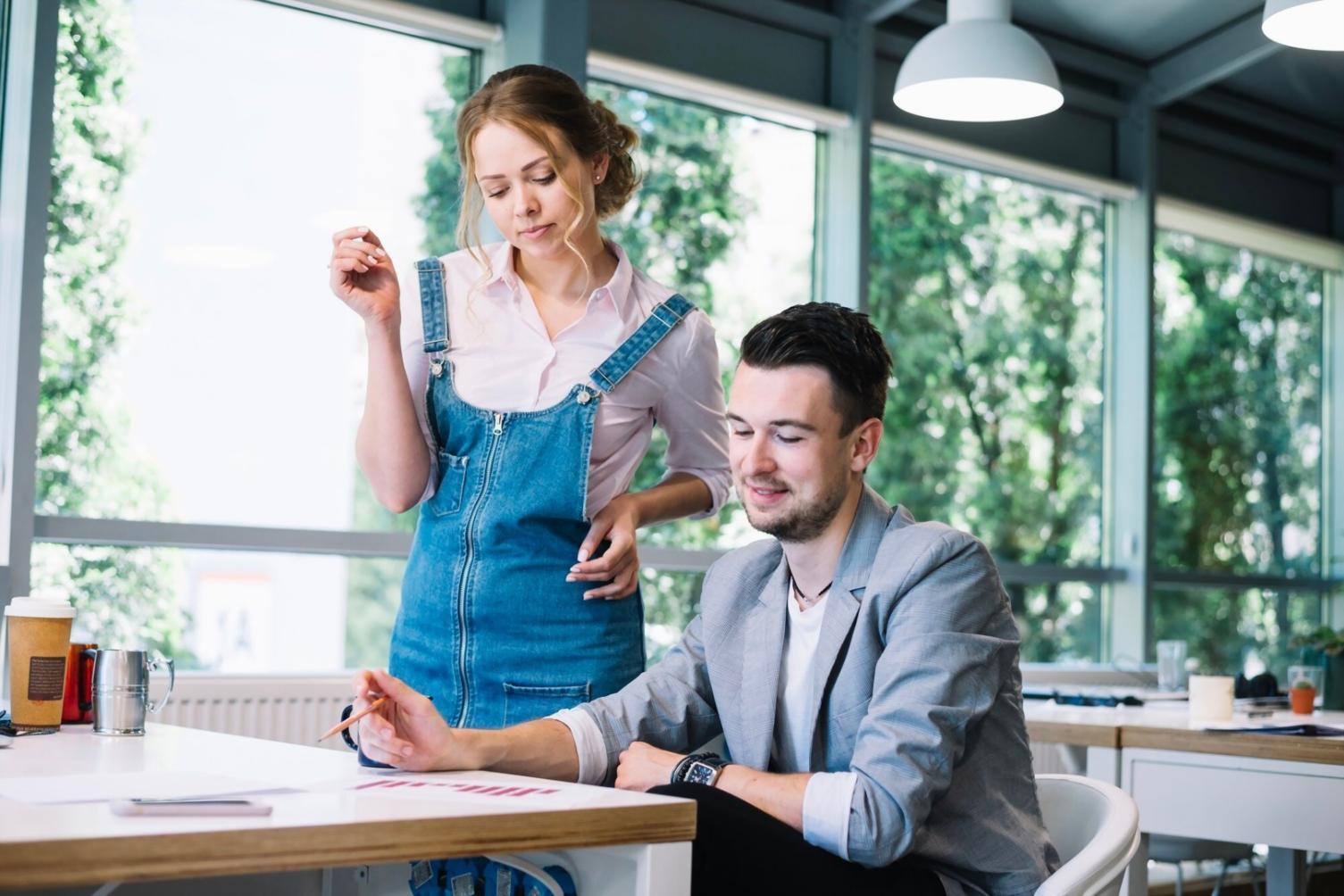 Vertrauensvolle Finanzberatung im modernen Büro